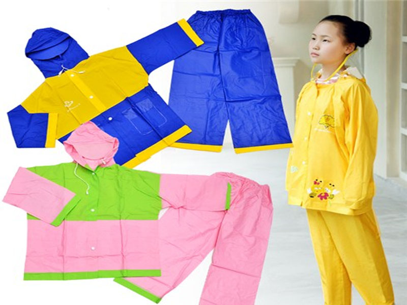 Nên lựa chọn xưởng sản xuất áo mưa trẻ em uy tín