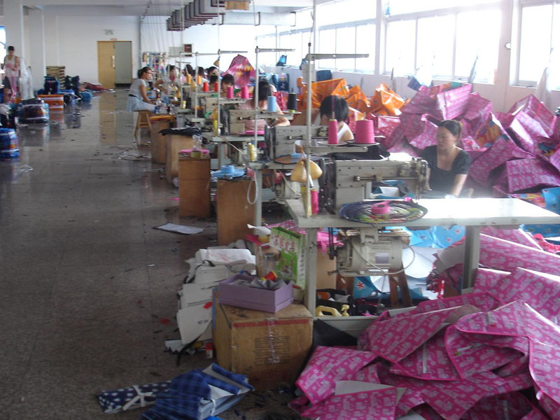 Cơ sở sản xuất áo mưa theo yêu cầu có giá thành cạnh tranh